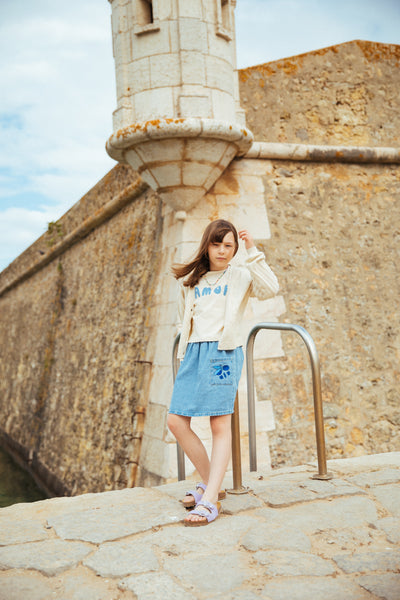 Denim Gathered Skirt Washed Denim van Wander & Wonder met een speelse pasvorm en achterzakken. | Verkrijgbaar bij Little Fashion Addict