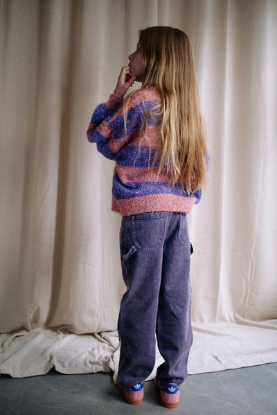 Paarse Snappy jeansbroek van Daily Brat uit de City Notes-collectie. Rechte unisex pasvorm in stevige denim, geschikt voor zowel jongens als meisjes. | Ontdek Daily Brat bij Little Fashion Addict