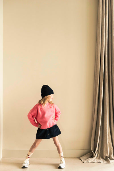 Jenest Bibi Skirt Navy Blue – Donkerblauw ribfluwelen meisjesrokje met knoopsluiting en steekzakken, verkrijgbaar bij Little Fashion Addict