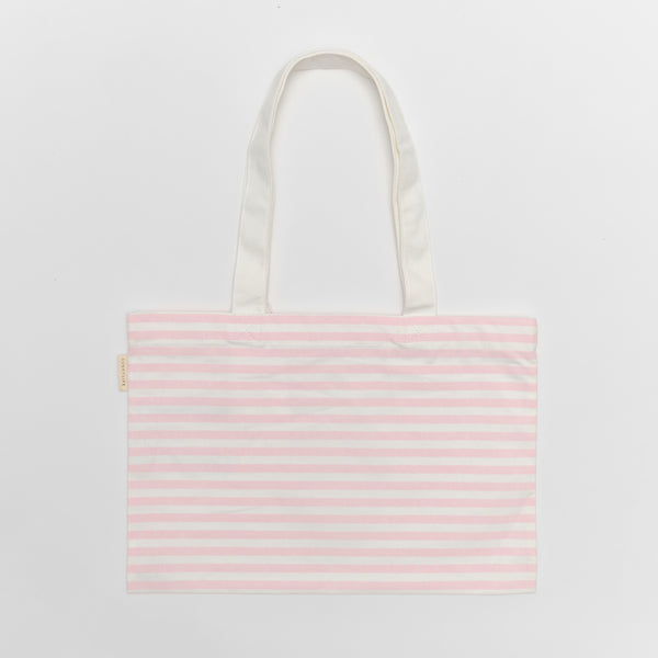 Strandtas voor kinderen van Sunnylife met aardbeienprint – lichtroze canvas strandtas | Ontdek Sunnylife bij Little Fashion Addict