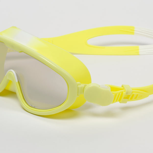 Geel duikmasker voor kinderen van Sunnylife in haaienvorm – model Salty the Shark, geschikt vanaf 3 jaar | Ontdek Sunnylife bij Little Fashion Addict
