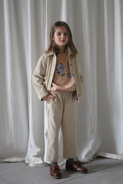 We Are Kids corduroy broek voor meisjes in neutrale beige kleur. | Verkrijgbaar bij Litte Fashion Addict