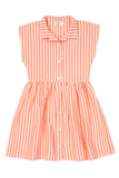 Fatima Dress Coral Stripe van Wander & Wonder met een gestreepte print in koraalroze en wit, knoopsluiting en een aansluitende taille. | Verkrijgbaar bij Little Fashion Addict