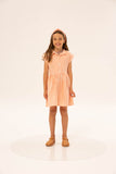 Fatima Dress Coral Stripe van Wander & Wonder met een gestreepte print in koraalroze en wit, knoopsluiting en een aansluitende taille. | Verkrijgbaar bij Little Fashion Addict