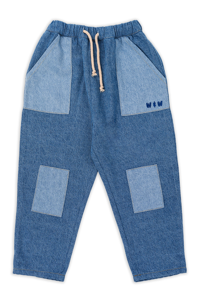 Patchwork Baggy Jeans Washed Denim van Wander & Wonder met een mix van denim tinten en ruime zakken. Unisex jeans voor jongens en meisjes. | Verkrijgbaar bij Little Fashion Addict
