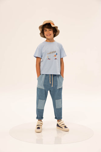 Patchwork Baggy Jeans Washed Denim van Wander & Wonder met een mix van denim tinten en ruime zakken. Unisex jeans voor jongens en meisjes. | Verkrijgbaar bij Little Fashion Addict