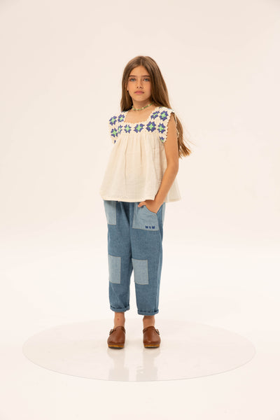 Patchwork Baggy Jeans Washed Denim van Wander & Wonder met een mix van denim tinten en ruime zakken. Unisex jeans voor jongens en meisjes. | Verkrijgbaar bij Little Fashion Addict