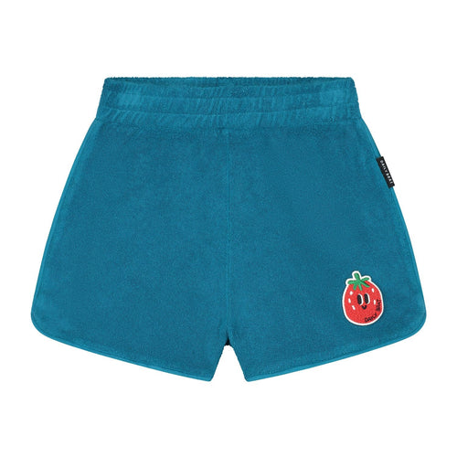 Unisex short in saliegroen badstof – Daily Brat very berry towel short | Verkrijgbaar bij Little Fashion Addict