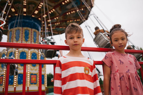 striped t-shirt lenny lion van Daily Brat | Jongens t-shirt met streepjes en leeuwenprint | Verkrijgbaar bij Little Fashion Addict