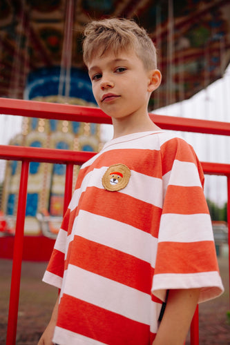 striped t-shirt lenny lion van Daily Brat | Jongens t-shirt met streepjes en leeuwenprint | Verkrijgbaar bij Little Fashion Addict