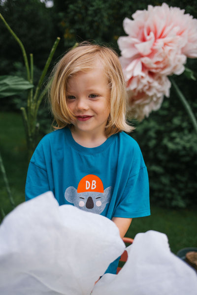 koda koala t-shirt sage serenity Daily Brat – zachte saliegroene badstof t-shirt voor jongens en meisjes met Koalaprint | Verkrijgbaar bij Little Fashion Addict