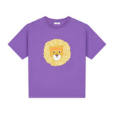 Unisex T-shirt in zacht lila met schattige leeuwenprint – Daily Brat | Verkrijgbaar bij Little Fashion Addict
