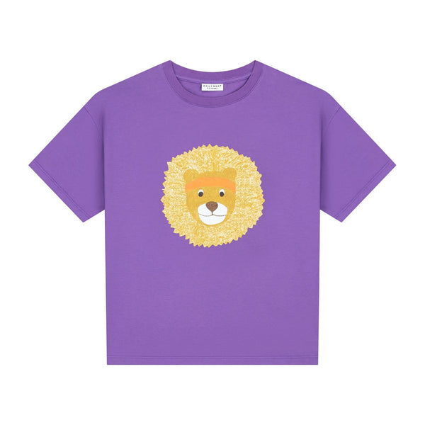 Unisex T-shirt in zacht lila met schattige leeuwenprint – Daily Brat | Verkrijgbaar bij Little Fashion Addict