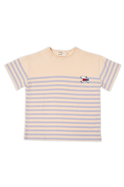 Gestreept T-shirt Blue Stripe van Wander & Wonder in pastelblauw met vogelborduursel. Unisex T-shirt voor jongens en meisjes. | Verkrijgbaar bij Little Fashion Addict