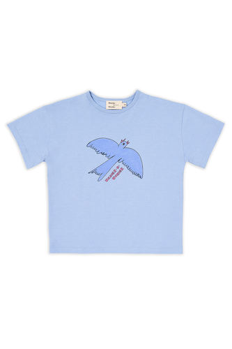 Tiago Bird T-shirt Mist van Wander & Wonder in lichtblauw met Tiago vogelprint. Unisex T-shirt voor jongens en meisjes. | Verkrijgbaar bij Little Fashion Addict