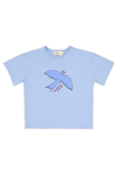 Tiago Bird T-shirt Mist van Wander & Wonder in lichtblauw met Tiago vogelprint. Unisex T-shirt voor jongens en meisjes. | Verkrijgbaar bij Little Fashion Addict