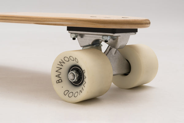Banwood Skateboard - Crèmekleurig skateboard voor kinderen vanaf 3 jaar - Verkrijgbaar bij Littlefashionaddict.com
