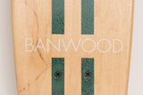 Banwood Skateboard - Natuurkleurig skateboard met donkergroene strepen voor kinderen vanaf 3 jaar - Verkrijgbaar bij Littlefashionaddict.com