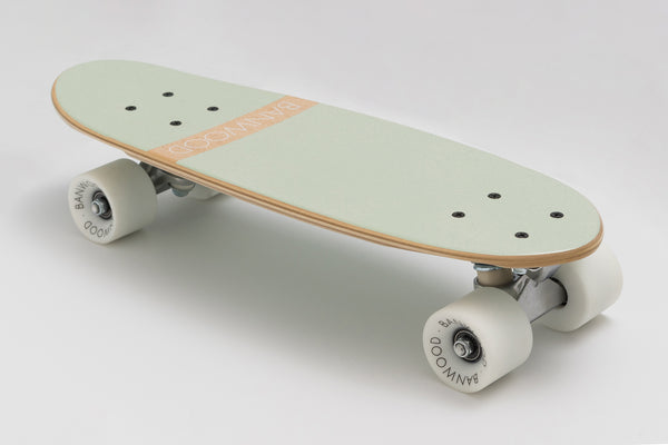 Banwood Skateboard - Muntgroen skateboard voor kinderen vanaf 3 jaar - Verkrijgbaar bij Littlefashionaddict.com