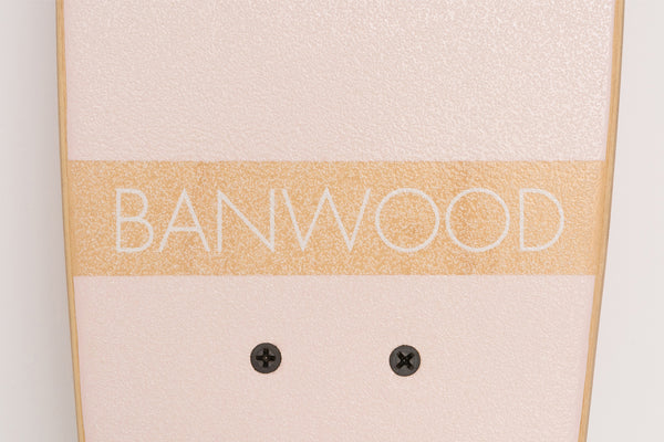 Banwood Skateboard - Lichtroze skateboard voor kinderen vanaf 3 jaar - Verkrijgbaar bij Littlefashionaddict.com