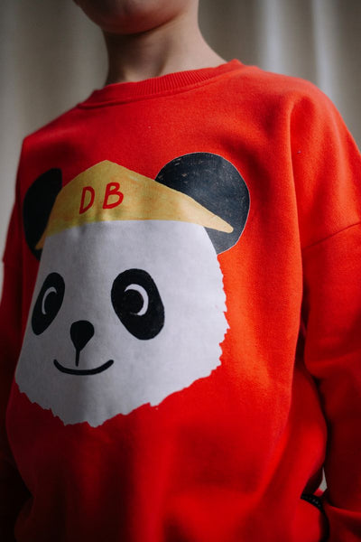 Oranjerode jongenssweater van Daily Brat met panda-print, gemaakt van biologisch katoen, uit de City Notes collectie. 