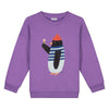 Paarse sweater van Daily Brat met pinguïnprint voor jongens en meisjes | Waddles Pinguin sweater Lavender Luxe| Ontdek Daily Brat bij Little Fashion Addict