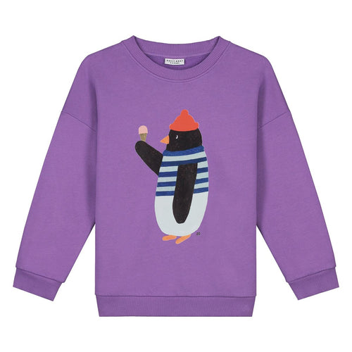 Paarse sweater van Daily Brat met pinguïnprint voor jongens en meisjes | Waddles Pinguin sweater Lavender Luxe| Ontdek Daily Brat bij Little Fashion Addict