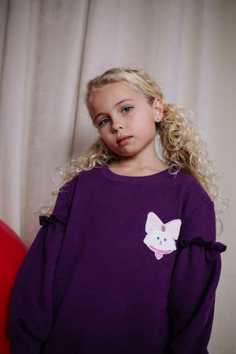 Paarse meisjessweater met kattenpatch en ruffles – Daily Brat | Kitty Kaatje Ruffle Sky Line Sernade | Ontdek Daily Brat bij Little Fashion Addict