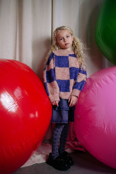 Meisjessweater met ruitpatroon in paars en roze met glitterdetails van Daily Brat – Shine Bright Like a Diamond.