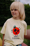 Daily Brat unisex T-shirt in zachtgeel met lieveheersbeestje print vooraan | What Ever T-shirt Pale Banana - Verkrijgbaar bij Little Fashion Addict