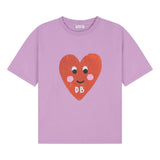 Lichtpaarse meisjes t-shirt van Daily Brat met grote rode hartprint | Peatty Heart T-shirt Pink Lilavender van Daily Brat - Verkrijgbaar bij Little Fashion Addict
