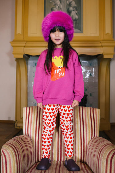 Fry-Day Sweater voor meisjes in roze met frietjesprint en geribbelde boorden van Daily Brat | Vekrijgbaar bij Little Fashion Addict