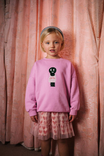 Meisjestrui met 'I Like Worm Hugs' print en geribbelde boorden van Daily Brat | I Like Worm Hugs Sweater Rose Radiance | Verkrijgbaar bij Little Fashion Addict
