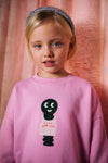 Meisjestrui met 'I Like Worm Hugs' print en geribbelde boorden van Daily Brat | I Like Worm Hugs Sweater Rose Radiance | Verkrijgbaar bij Little Fashion Addict