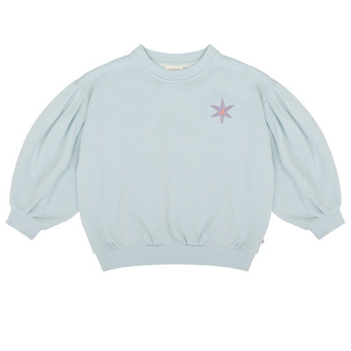 Meisjes sweater van Jenest in pastelblauw met ballonmouwen en sterdetail | verkrijgbaar bij Little Fashion Addict