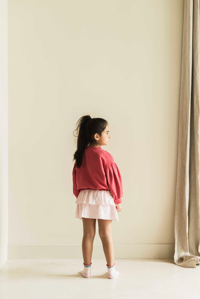 Framboosroze sweater voor meisjes van Jenest met ballonmouwen en sterdetail | verkrijgbaar bij Little Fashion Addict