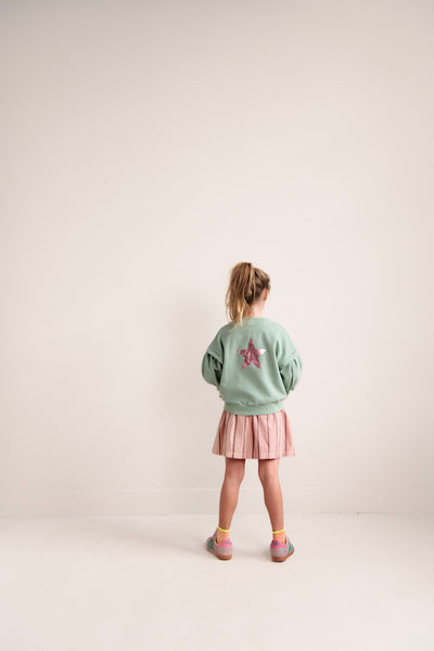 Ballon Sweater Sage Green van Jenest - Lichtgroene balloon meisjessweater | Ontdek Jenest bij Little Fashion Addict