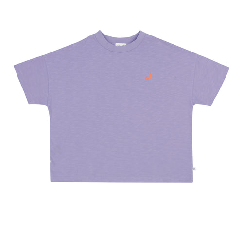 Ben Oversized T-shirt Lavender Purple van Jenest – Lichtpaarse oversized jongens T-shirt met kleine borstprint en En Route print op de rug | Ontdek Jenest bij Little Fashion Addict
