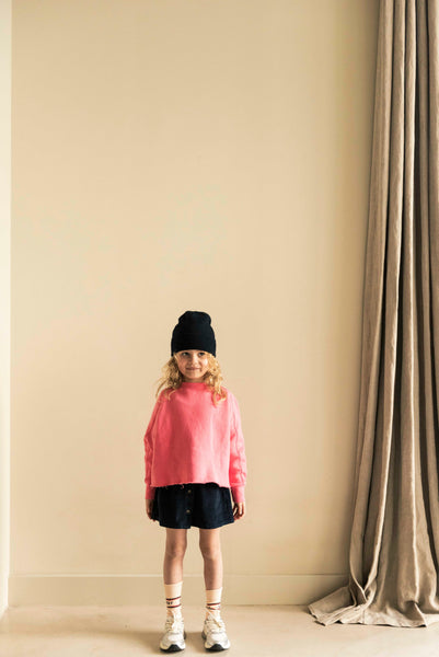 Jenest Bibi Skirt Navy Blue – Donkerblauw ribfluwelen meisjesrokje met knoopsluiting en steekzakken, verkrijgbaar bij Little Fashion Addict