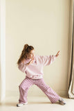 Gestreepte meisjesbroek in lichtroze met paarse streep van Jenest | Cammie Pants Violet Purple Stripe | verkrijgbaar bij Little Fashion Addict