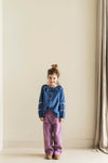 Paarse meisjesbroek van Jenest met elastische tailleband en steekzakken | Cammie Pants Grape Purple | Verkrijgbaar bij Little Fashion Addict