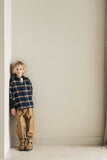 Jenest Comfy Chino voor jongens in Hazelnut Brown met elastische tailleband | Verkrijgbaar bij Little Fashion Addict