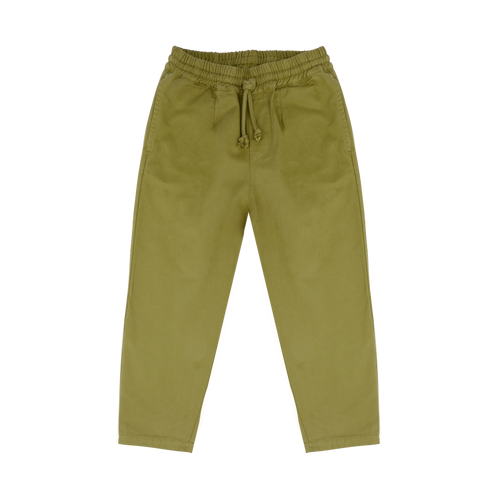 Mosgroene chino broek voor jongens van Jenest, gemaakt van 100% biologisch katoen. | Ontdek Jenest bij Little Fashion Addict