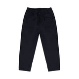 Comfy Chino Navy Blue van Jenest – Donkerblauwe jongensbroek met relaxte pasvorm en elastische tailleband, verkrijgbaar bij Little Fashion Addict