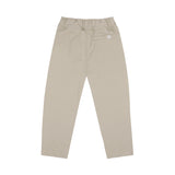 Stone beige Comfy Chino van Jenest voor jongens met elastische tailleband | Little Fashion Addict