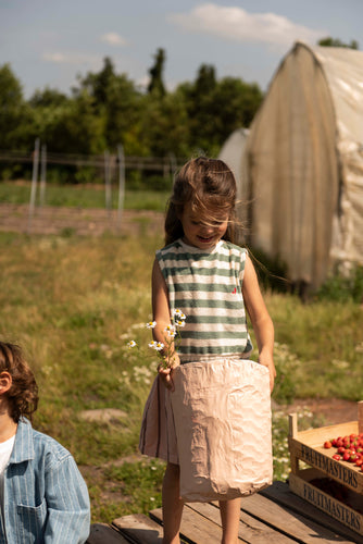 Eve sleeveless T-shirt Sage Green Off White Stripe van Jenest – zachte badstof top met zachtgroene strepen voor meisjes | Little Fashion Addict