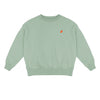 Happy Bird Sweater Sage Green van Jenest – saliegroene unisex sweater met grafische rugprint in biologisch katoen | Ontdek Jenest bij Little Fashion Addict