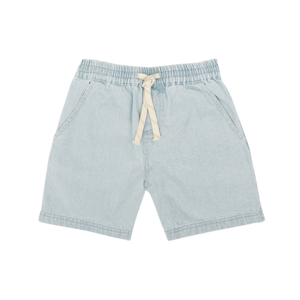 Zomerse jongensshort in light wash denim van Jenest | Knox Shorts Light Wash | verkrijgbaar bij Little Fashion Addict