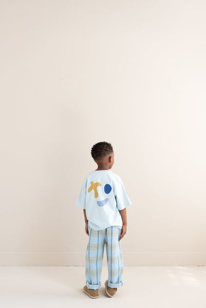 Mase T-shirt Water Blue van Jenest – lichtblauwe oversized jongens T-shirt met grafische rugprint | Ontdek Jenest bij Little Fashion Addict