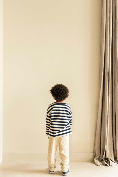 Oversized gestreepte t-shirt met lange mouwen in navy en off-white van Jenest, unisex | verkrijgbaar bij Little Fashion Addict